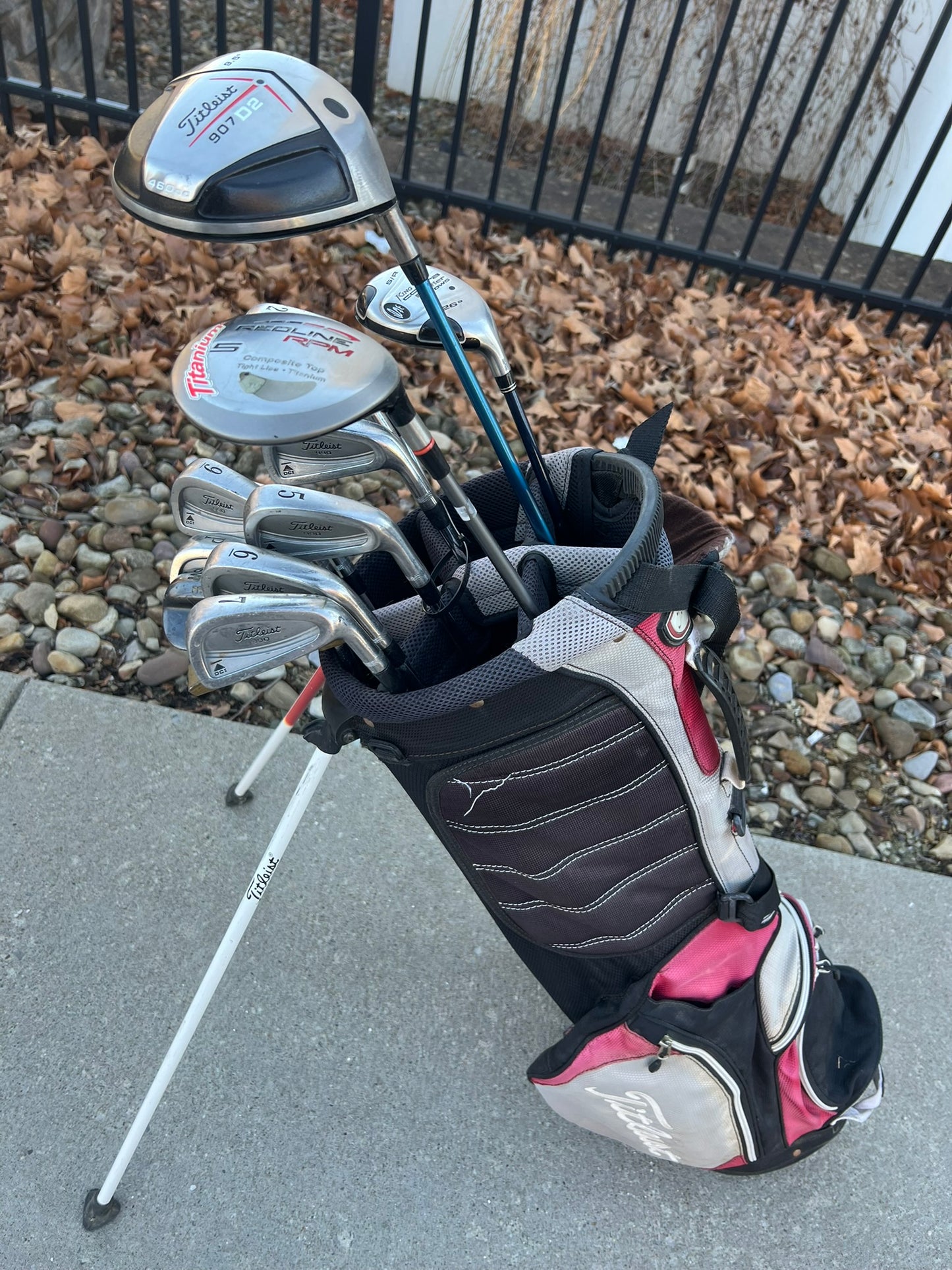 1/2" Short - Titleist Golf Set + Bag