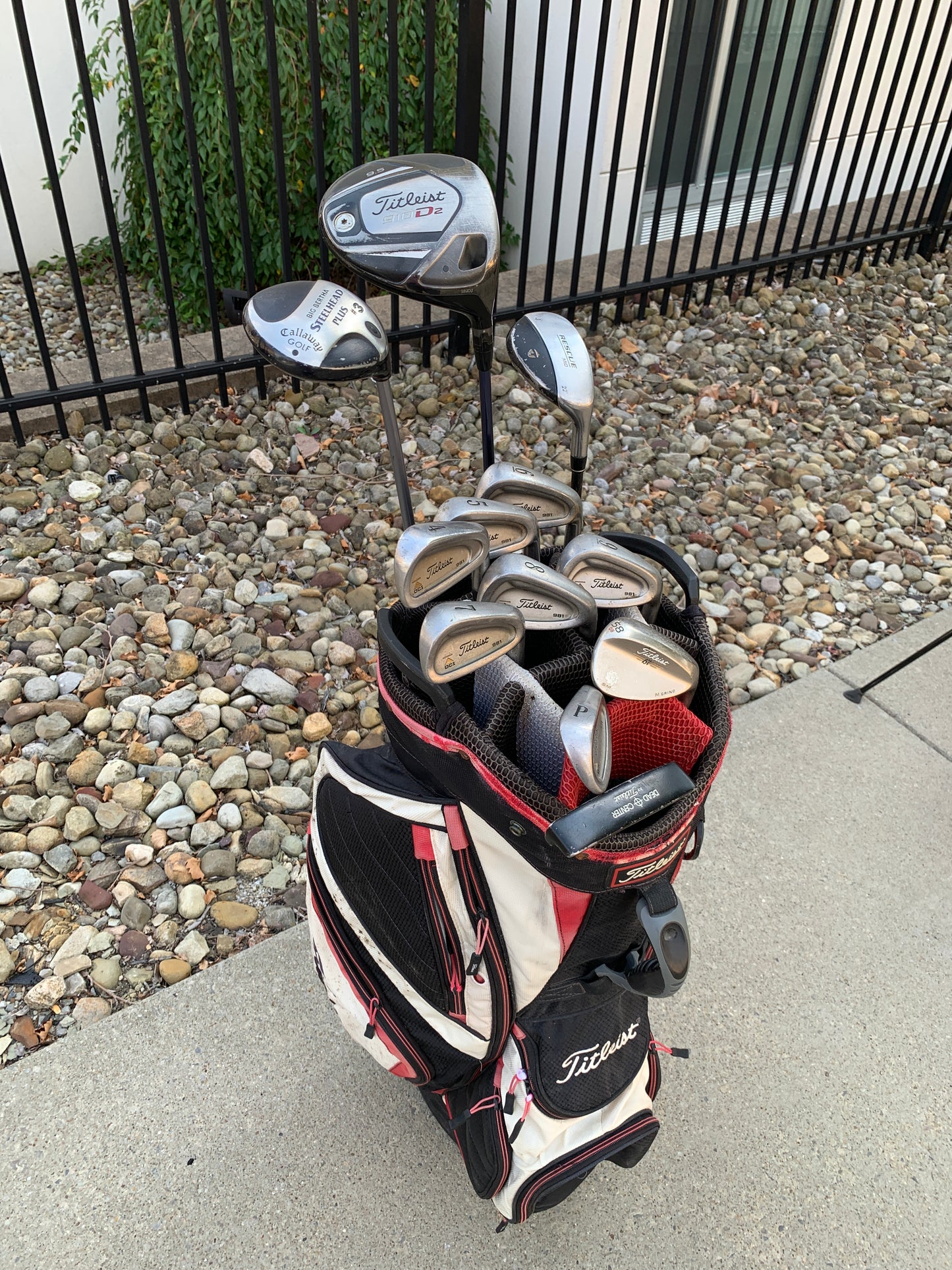 Titleist Golf Set + Bag