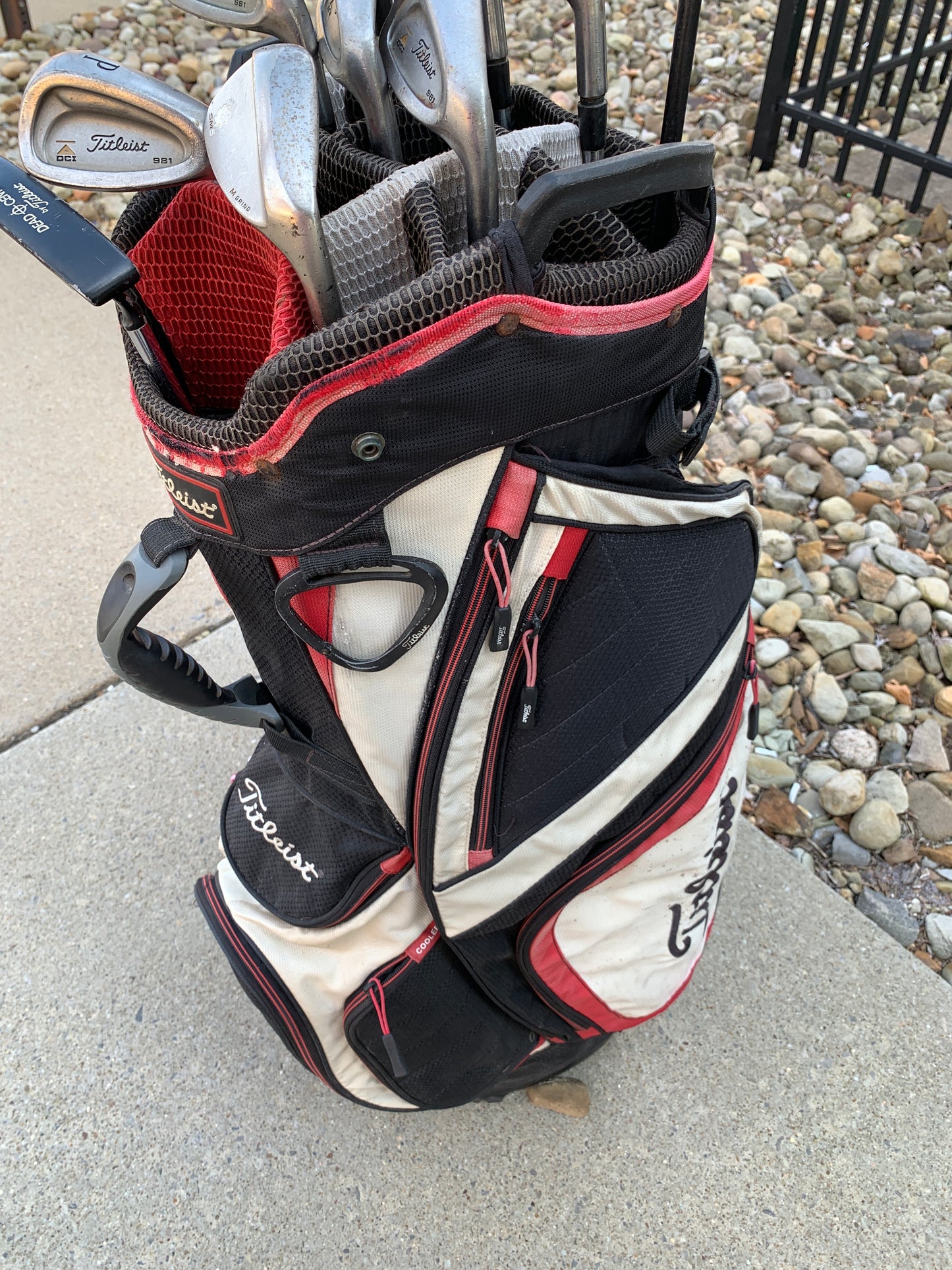 Titleist Golf Set + Bag