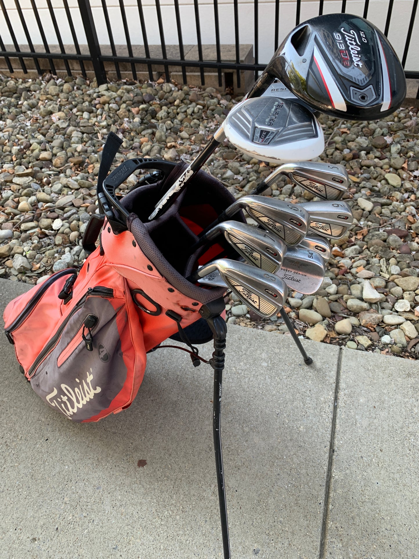 Left-Handed Titleist Golf Set + Bag