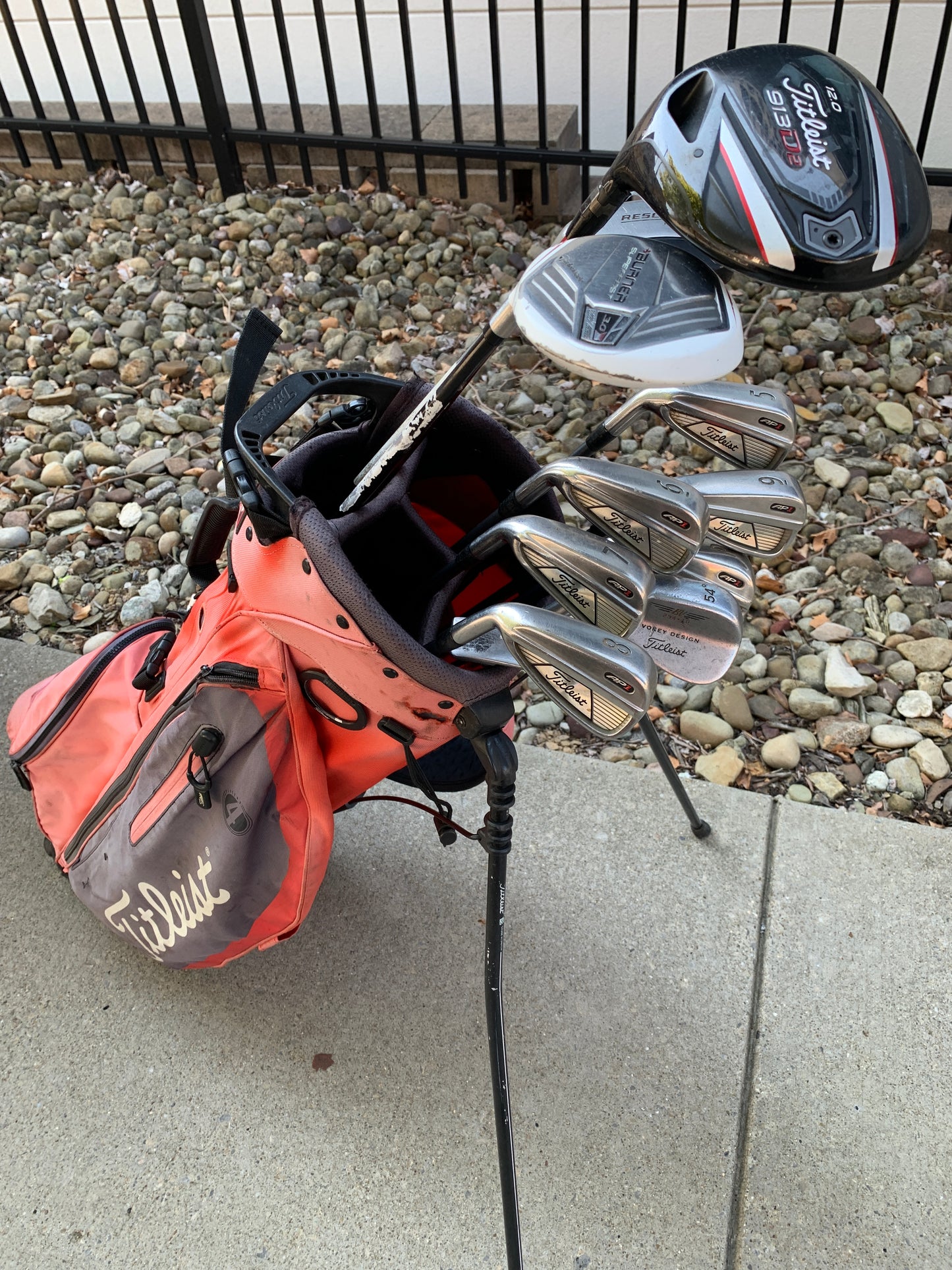 Left-Handed Titleist Golf Set + Bag