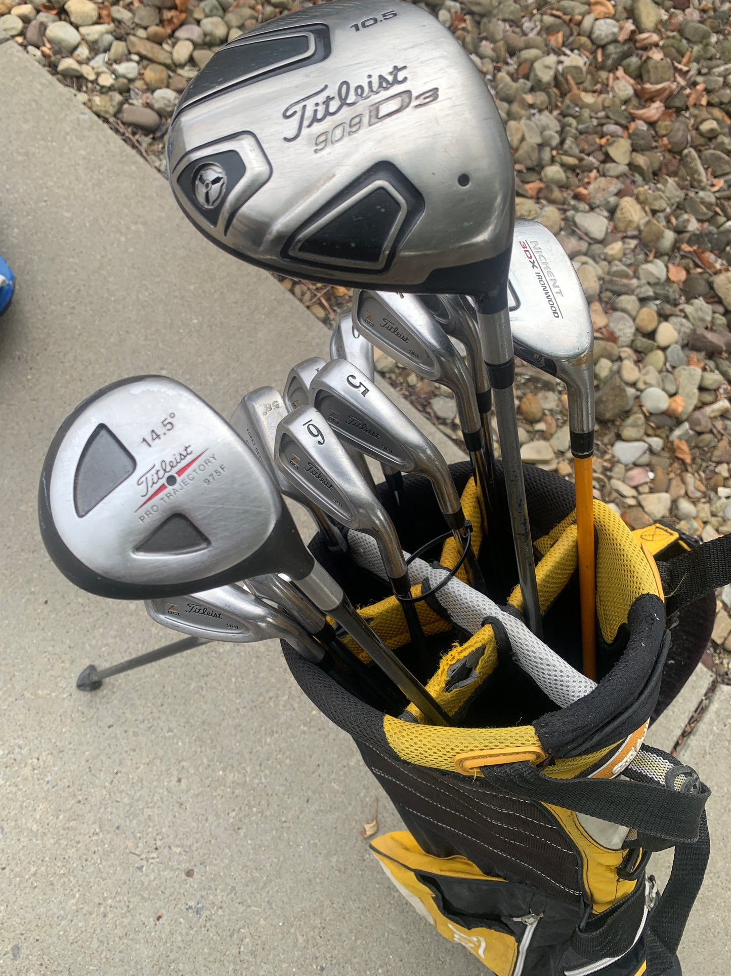 Titleist Golf Set + Bag