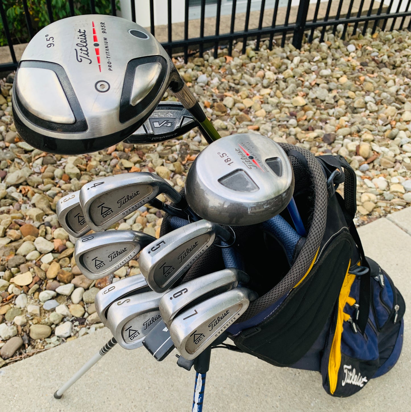 Titleist Golf Set + Bag