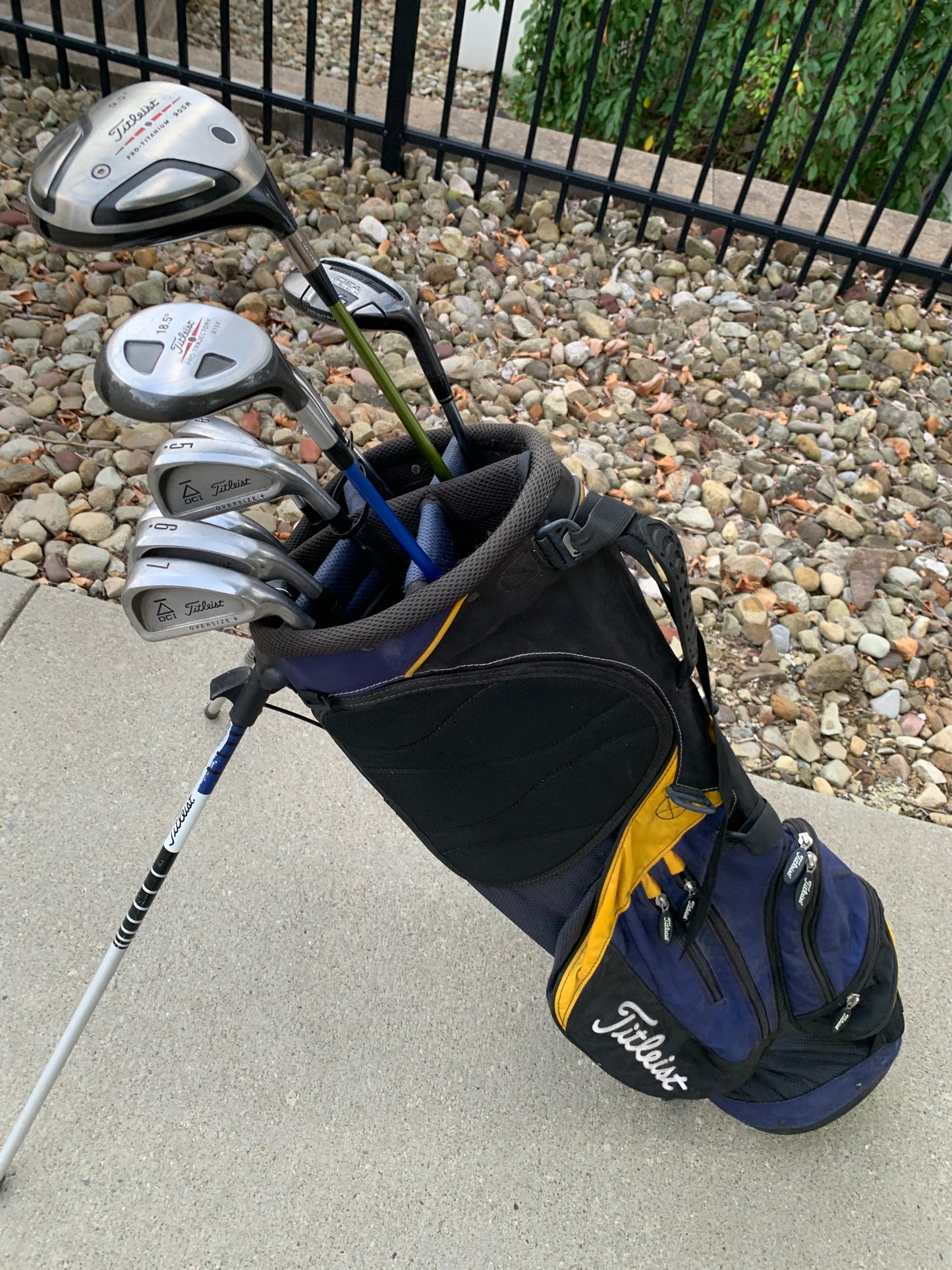 Titleist Golf Set + Bag