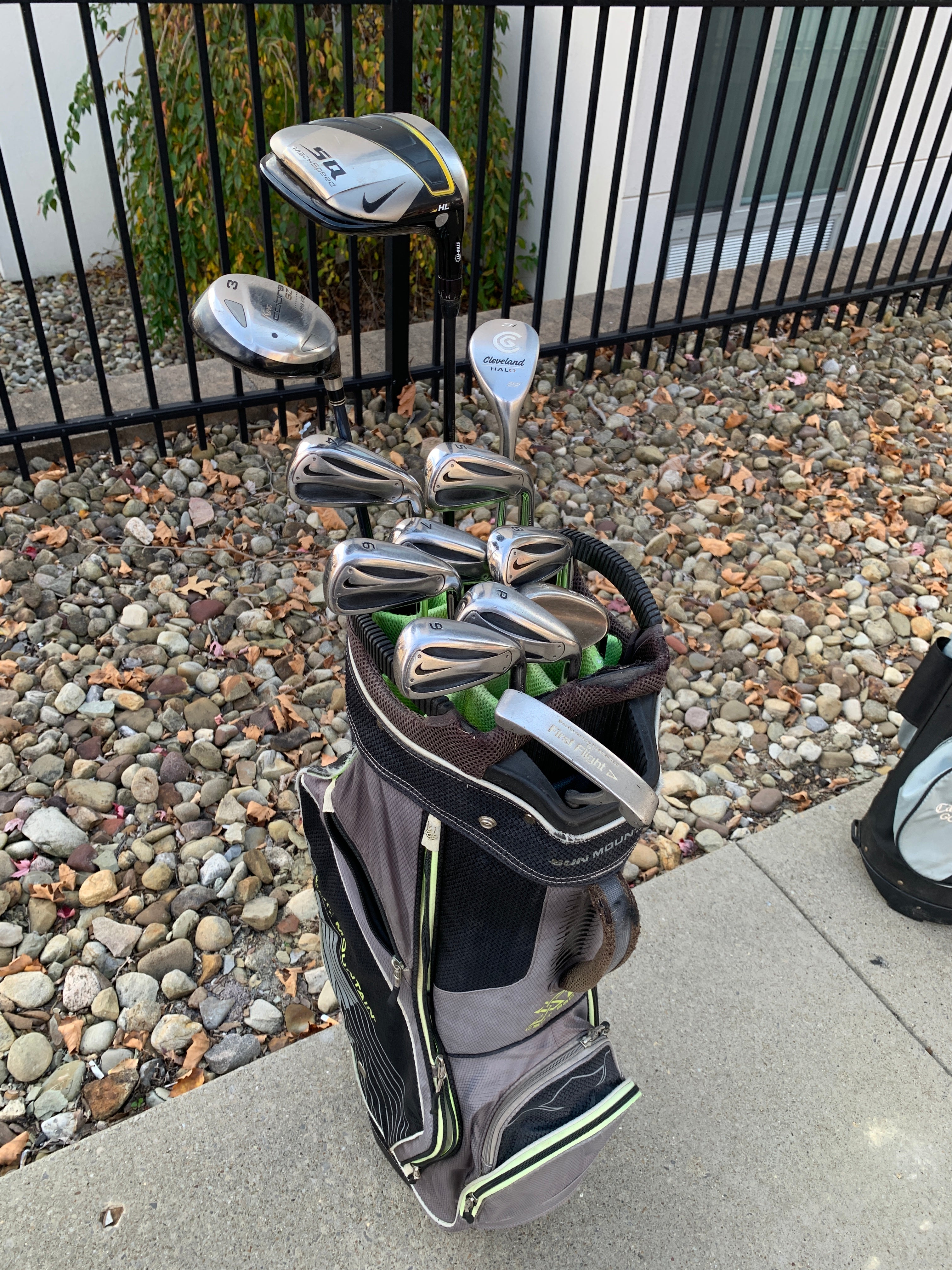 Nike sasquatch shops golf bag