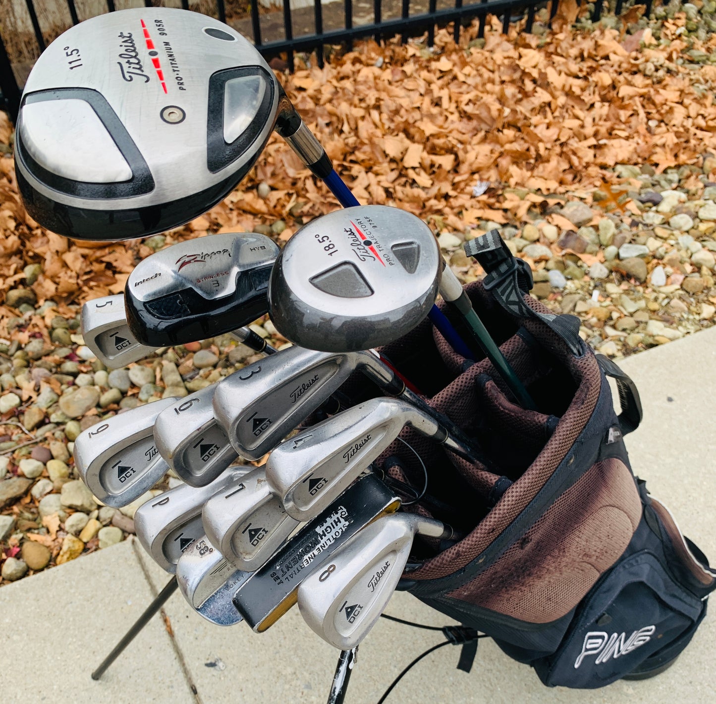 Titleist Golf Set + Bag