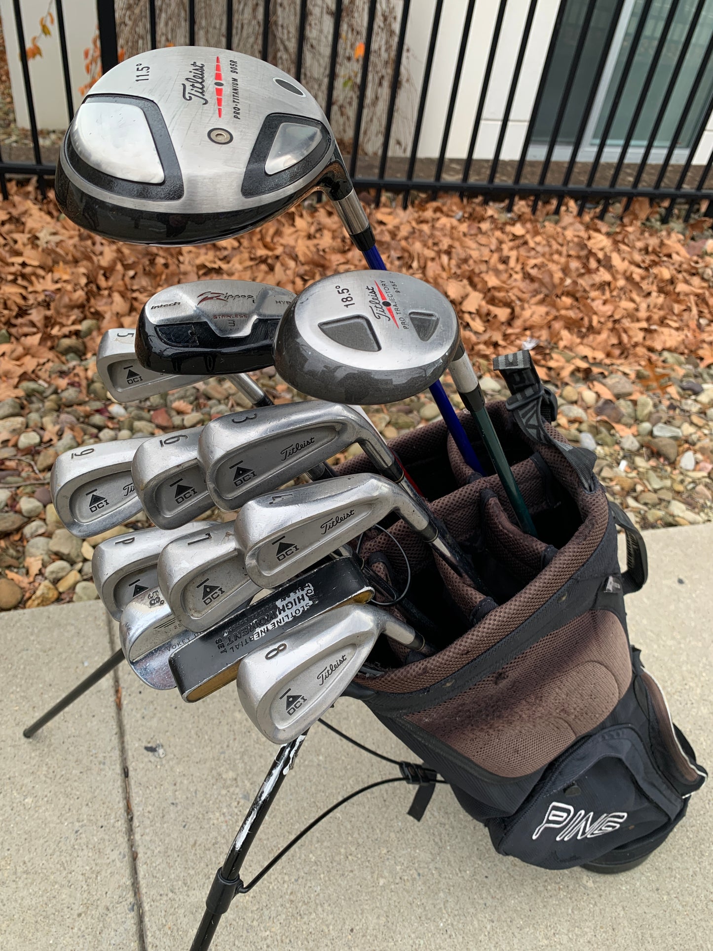 Titleist Golf Set + Bag