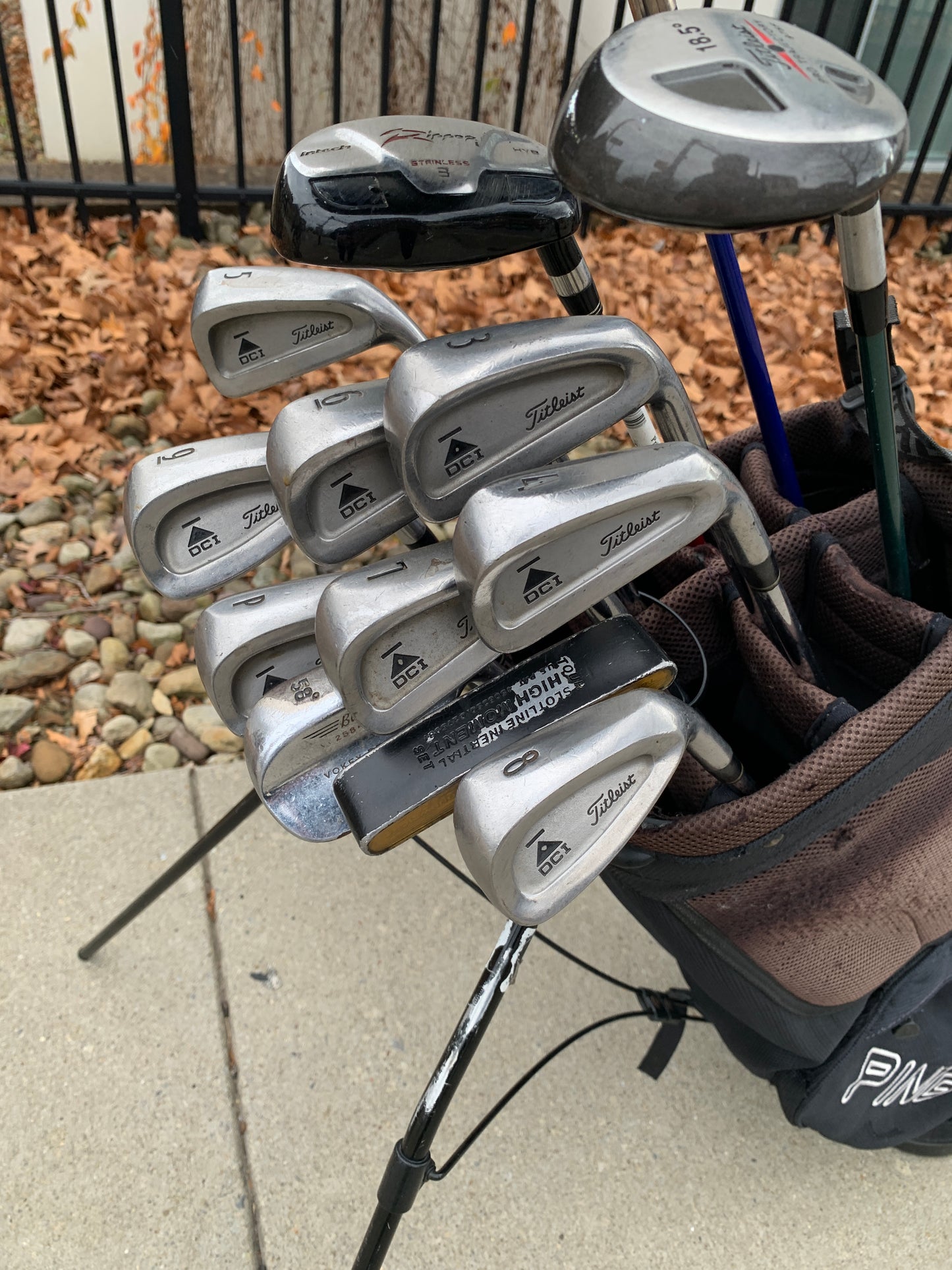 Titleist Golf Set + Bag