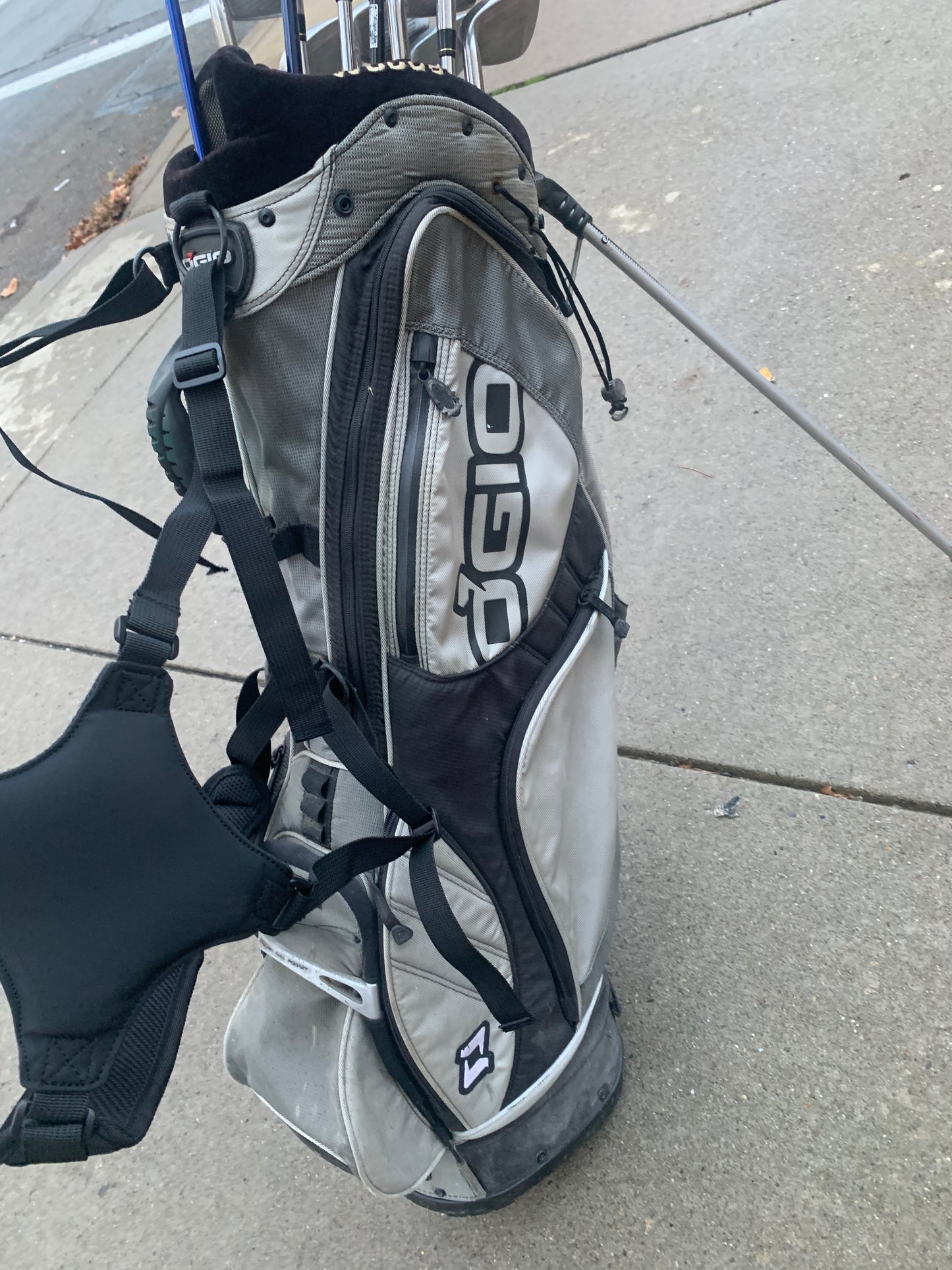 Titleist Golf Set + Bag