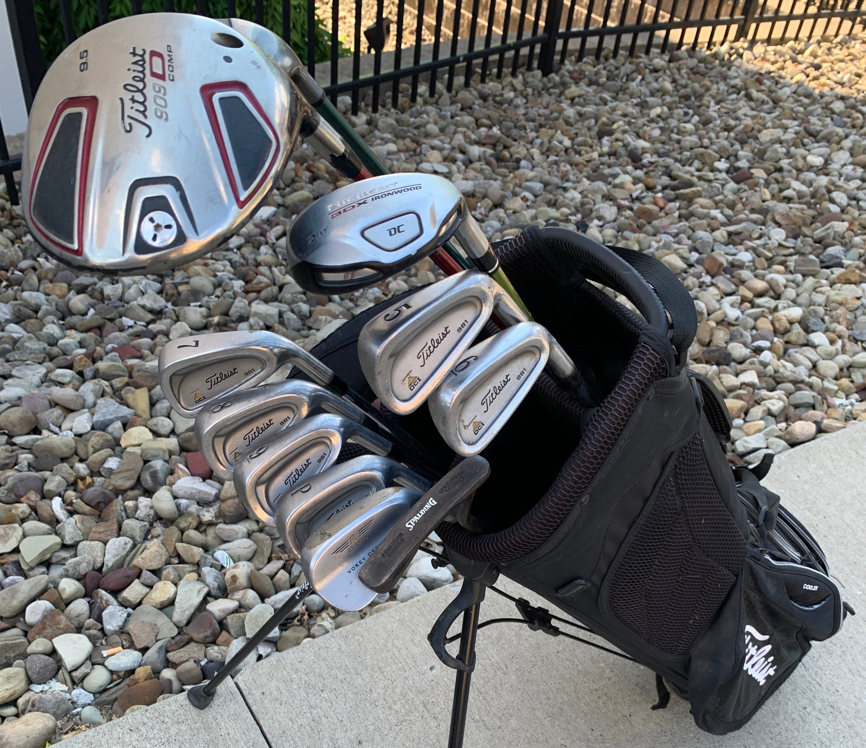 Titleist Golf Set + Bag
